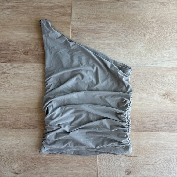 SOLD Abercrombie and Fitch Asymmetrical One-Shoulder Top - Picture 2 of 3